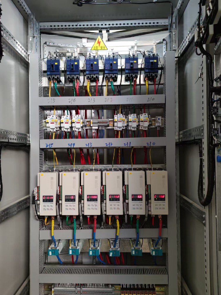 �ڵ�������������У����������������������õ�Դ�����͵���������Ӱ��������������