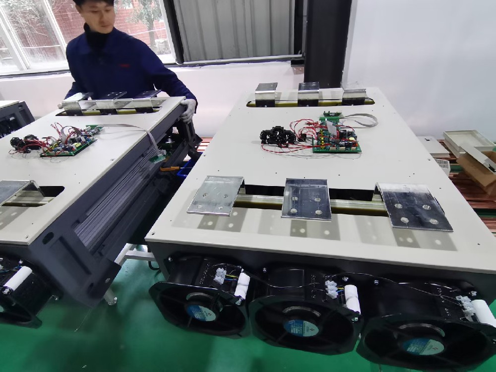 �����������ں����Ƶ糡��Ӧ������������������������Ӧ��ʪ�󡢸��εȱ�������������������